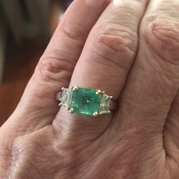 Columbian Emerald and Diamond Ring - Picture 10 of 15